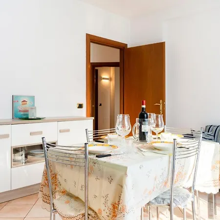 Guesthost - Casa Del Giardino With Shared Patio Apartamento *