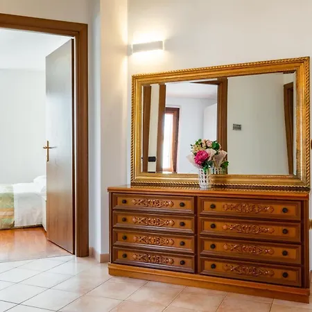 Guesthost - Casa Del Giardino With Shared Patio Апартаменты *