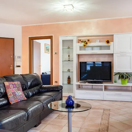 Апартаменты Guesthost - Casa Del Giardino With Shared Patio *