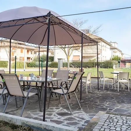 Guesthost - Casa Del Giardino With Shared Patio * Бастия-Умбра