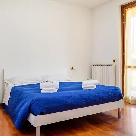 Guesthost - Casa Del Giardino With Shared Patio * Бастия-Умбра