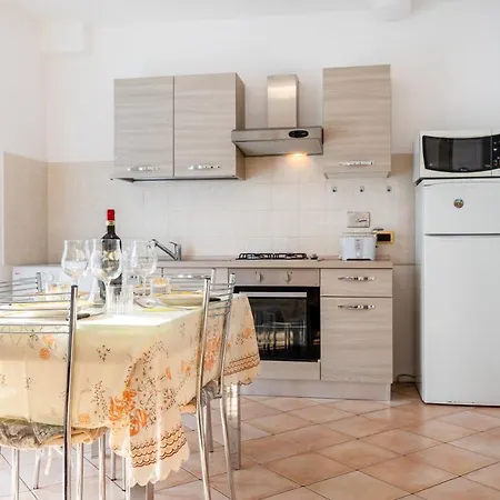 Guesthost - Casa Del Giardino With Shared Patio Бастия-Умбра