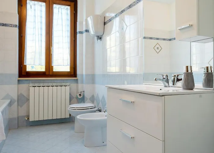 Guesthost - Casa Del Giardino With Shared Patio شقة باستيا أومبرا